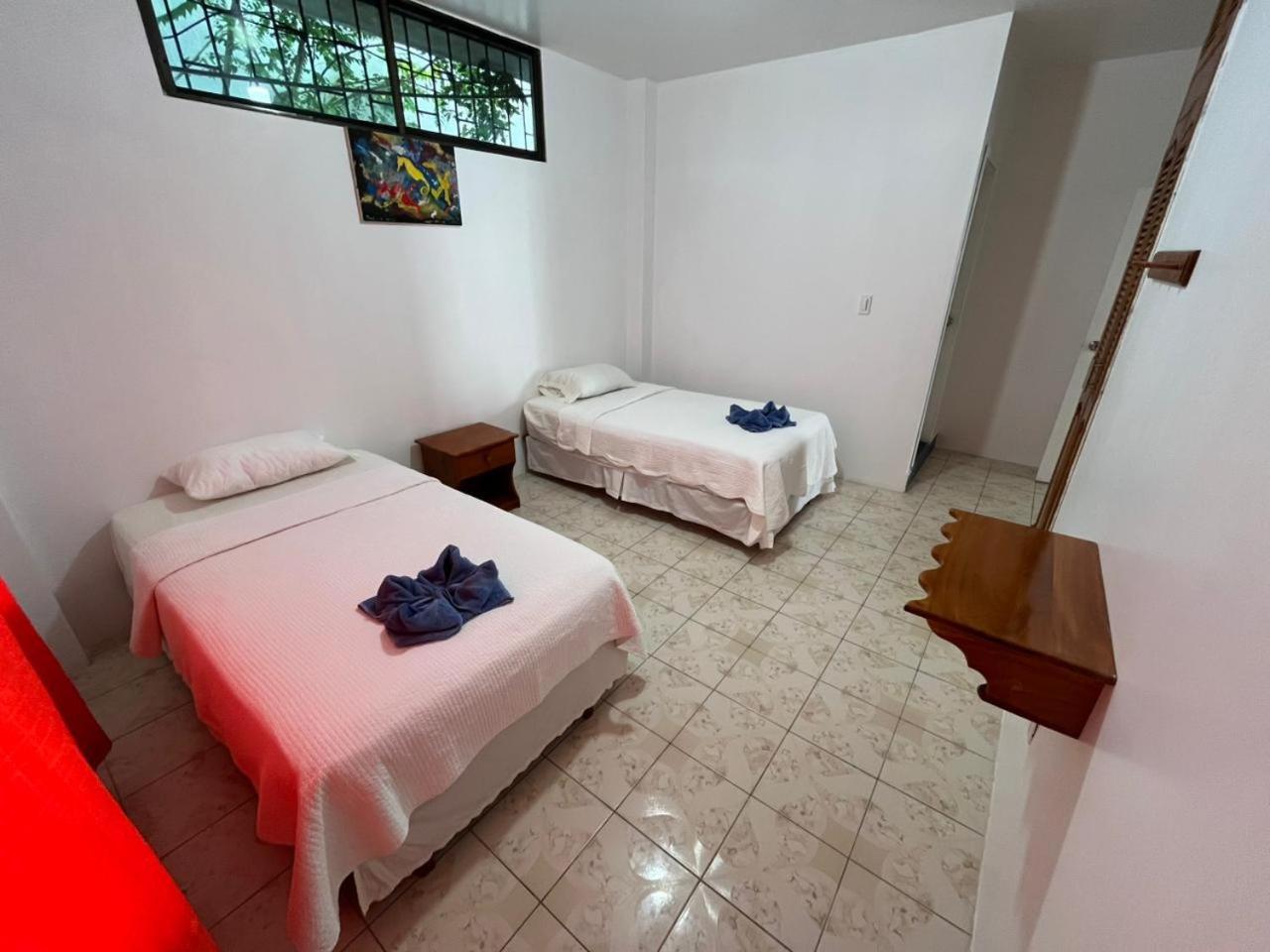 Hostal Neptuno - Poseidon Puerto Villamil Exteriér fotografie