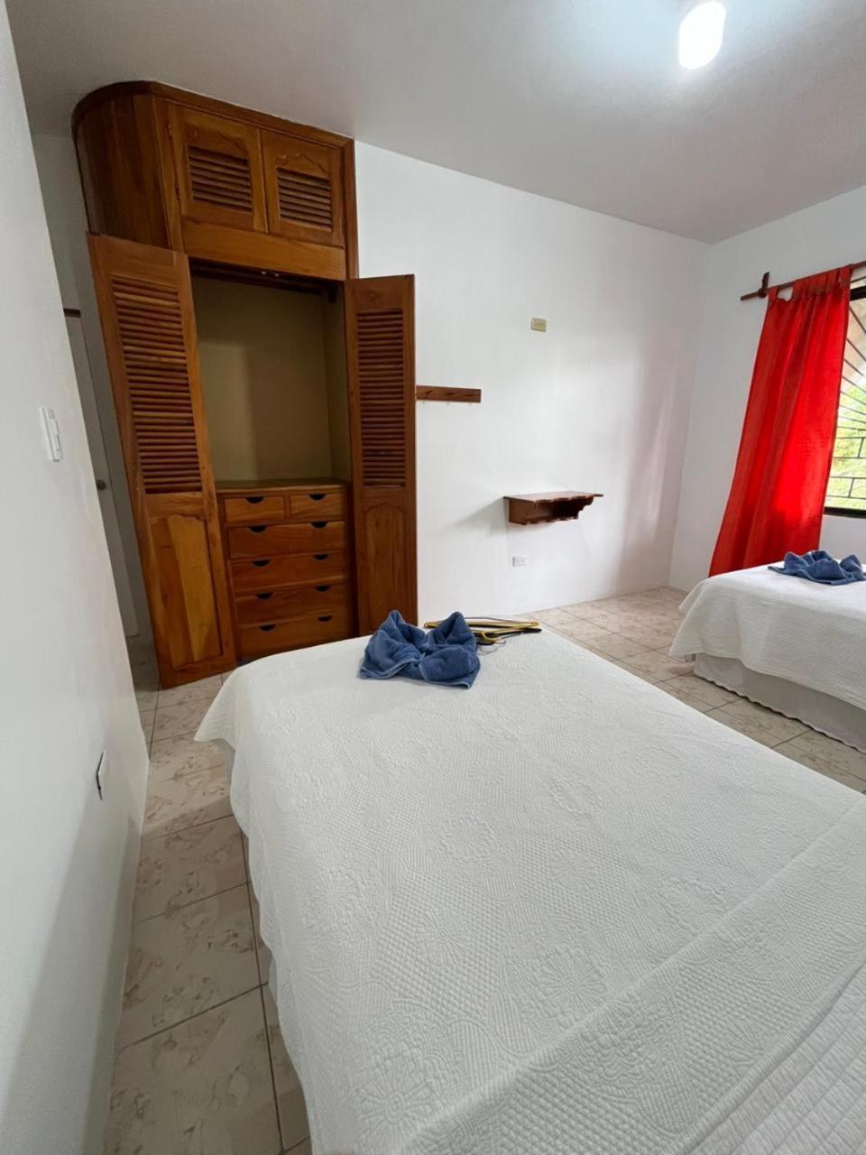 Hostal Neptuno - Poseidon Puerto Villamil Exteriér fotografie