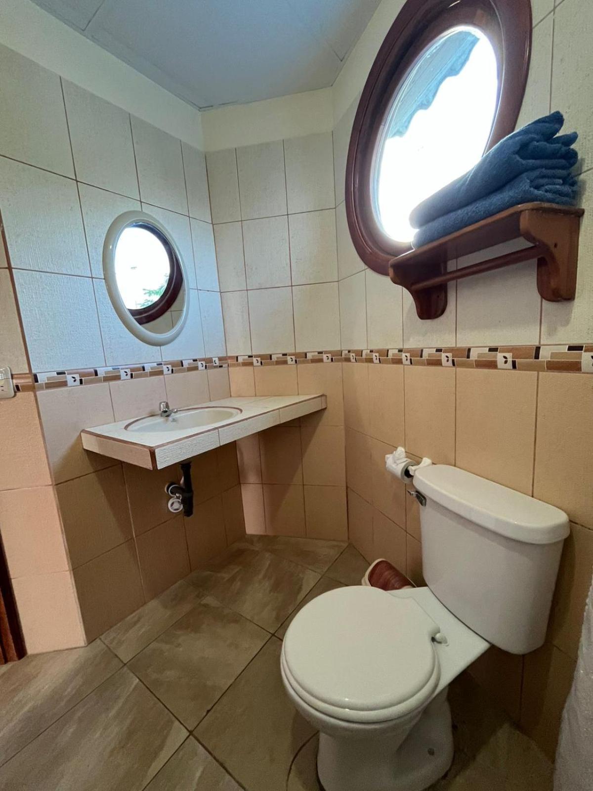 Hostal Neptuno - Poseidon Puerto Villamil Exteriér fotografie