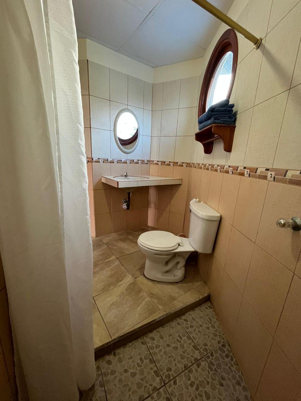 Hostal Neptuno - Poseidon Puerto Villamil Exteriér fotografie