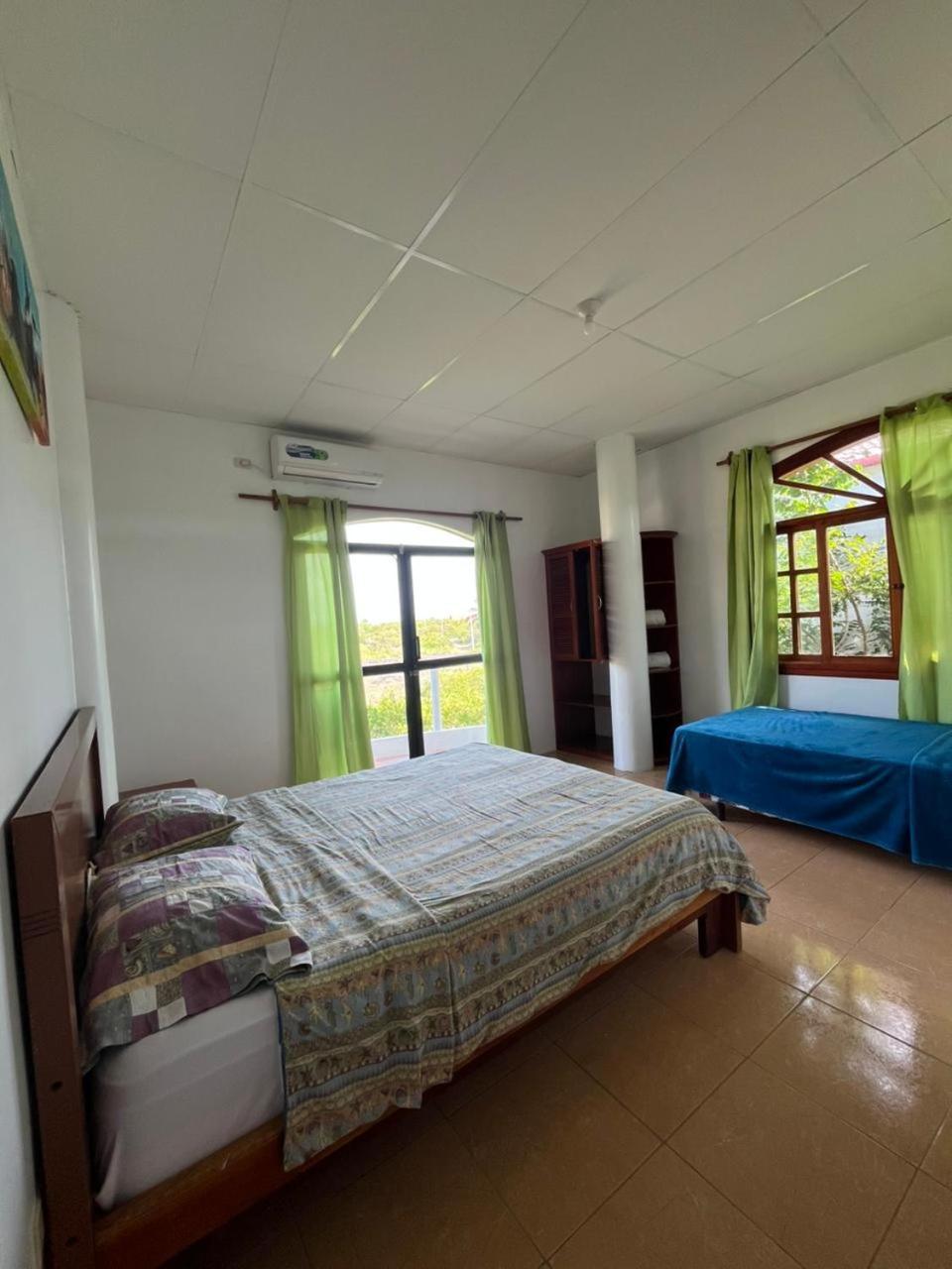 Hostal Neptuno - Poseidon Puerto Villamil Exteriér fotografie